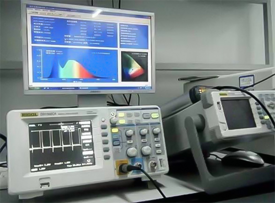 Laboratorio de investigación de propiedades luminiscentes de diodos LED