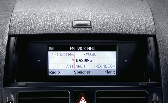 Пример установки сенсорного стекла на монитор Mercedes-Benz W204