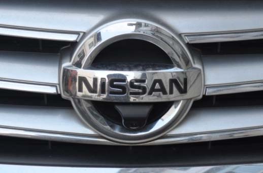 Установка камеры переднего вида в значке Nissan