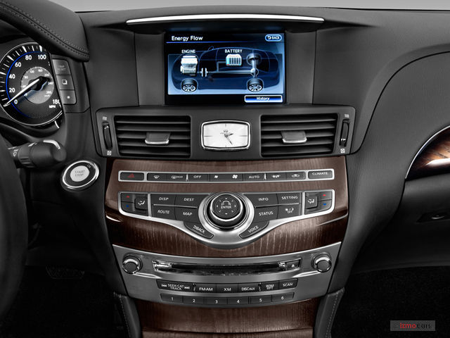 Infiniti M head unit