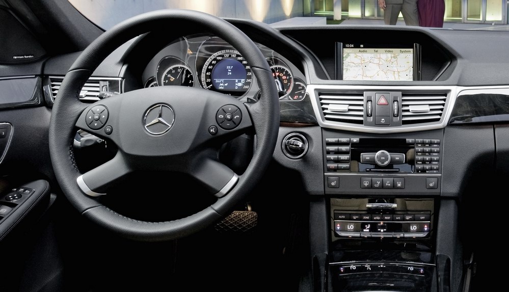 Mercedes-Benz head unit