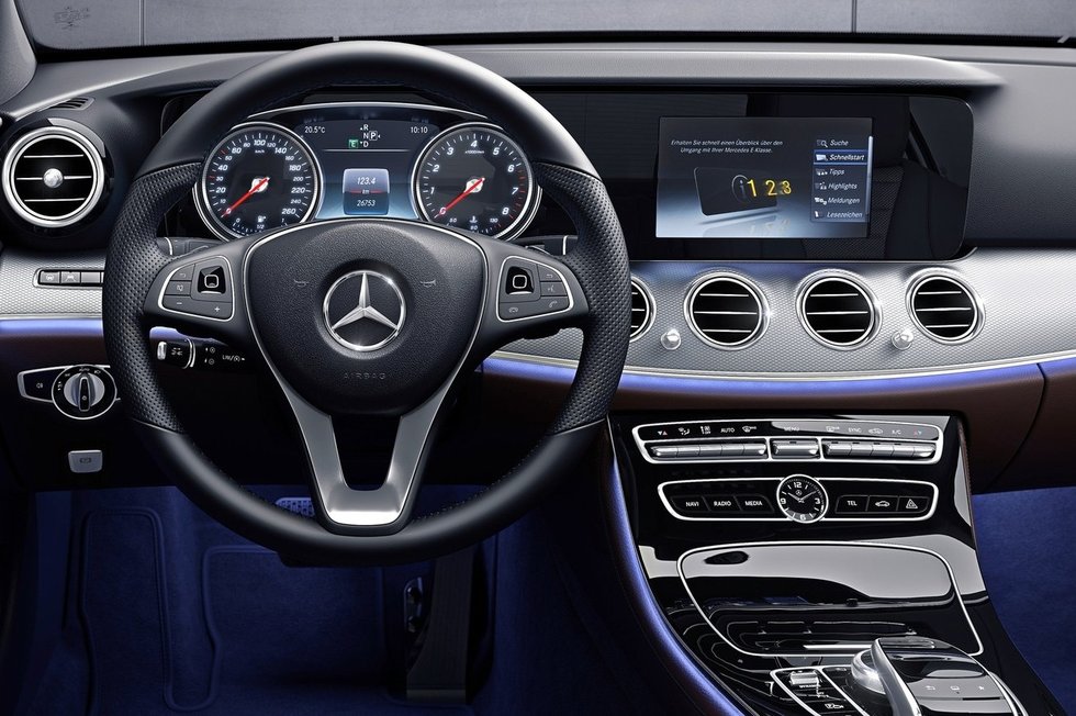 Головний пристрій Mercedes-Benz